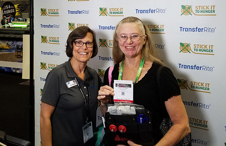 Jeanette Cross of Cross Signs in Largo, Florida took home an Avery Tool Kit on Day 3 of the ISA Expo. (Pictured: Sara Bogue and Jeanette Cross)